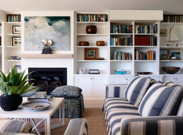 这座轻松优雅的住宅位于悉尼棕榈滩，由阿德莱德布拉格联合公司设计。蓝色和绿色仿佛千变万化的海洋，有机纹理和洁白的色调装饰出50年代的模样。美丽，轻松而经典。