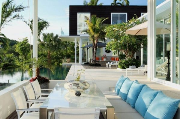 这惊人的海滨别墅位于泰国普吉岛，有5间卧室和占地面积4843平方英尺（450平方米），除了睡觉和生活领域,有一个设备齐全的健身房,一个安静的办公室,一个宽敞的、目的建立家庭影院。