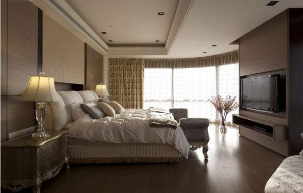 主卧室-顺应房型结构争取最完整的景观视野，假以典雅线条勾勒自信表情。