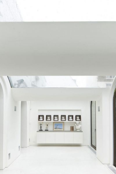 伦敦海德公园附近的 WENS 04住宅是一个有着五间卧室的大家庭，由安迪?马丁建筑师设计的。房子的室内设计非常丰富，利用了充足的自然光线和装饰配件赋予它个性。