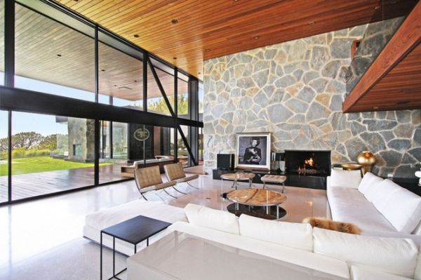 贝弗利山的黄金时代住宅，总面积746平方米，建于1973年，由建筑师Amir Farr,位于美国加州贝弗利山附近的贝弗利山。2012年，比利时室内设计师Maxime Jacquet对住宅进行了翻新。室内设计师Maxime Jacquet关注每一个室内设计细节。三个最重要的材料是木头、玻璃和石头，犹如丝带出现在整个房子，连接每个元素和房间。住宅保持了一个家的传统与现代之间的完美平衡,豪华和严密性,时尚和舒适。