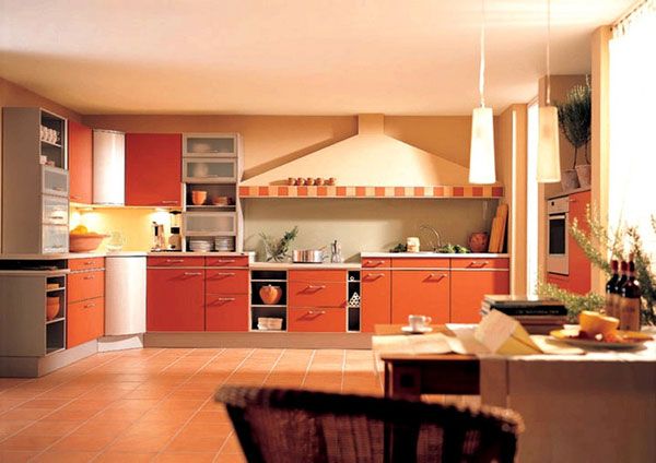 厨房的颜色不好用太多太淡，所以要营造出明快的氛围可以用大面积的色块。在装修的时候首先要考虑到其实用性，如果主人运用过多的马卡龙色来装修厨房，可能刚装修好时的效果还不错，但是时间久了马卡龙色厨房家具经过油烟晕染更容易显黄显脏，所以建议在厨房装修运用马卡龙色还需更为谨慎。