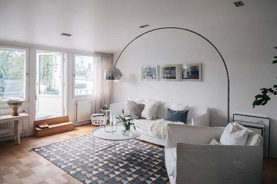 瑞典设计的特点是线条简洁，中性色彩，纹理，地毯和亮度。好像瑞典人很热爱这种洁白的简约风，好像瑞典人很热爱这种洁白的简约风。
