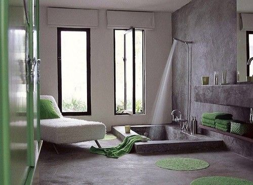 卫浴设计空间一般较小小，但满足了基本的需求。光芒四射的色彩，耀眼的明媚，给这个小小的空间增加了一抹特别的风景。
