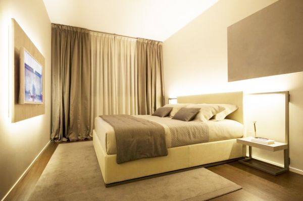 City Life是意大利米兰一间别致的公寓，于2014年竣工。米灰色调十分优雅，穿插搭配，深浅不一，细节精致令人迷醉。设计师通过巧妙的照明营造出温馨的室内环境，照亮了每一个空间。
