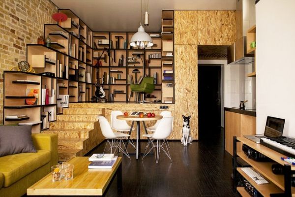 这款案例最具有创意的设计就是彩色砖墙壁，很有创意的一书房，再用黄色沙发搭配，呈现一股复古的现代风格，很有味道很温馨的设计。