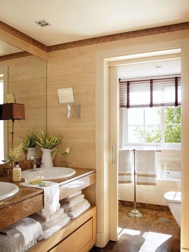 舒适的室内环境，源自对装修材质的精心选择。天然的木料材质，如榆树办公桌和橡木地板。亚麻和棉的面料，使空间看起来柔和温暖。