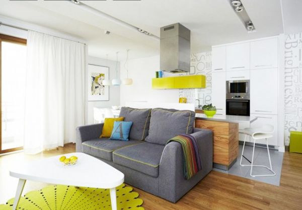 这个969平方英尺的现代公寓，这是一个色彩缤纷充满活力的开放式空间。设计师象征性地对空间进行了分区：客厅、厨房、生活区以及工作区等。灵活开放的空间布局显得宽敞舒适，令业主享有充分的自由感。公寓空间以白色为基调，各种色彩如黄绿蓝等装点出一个充满活力的家居空间。