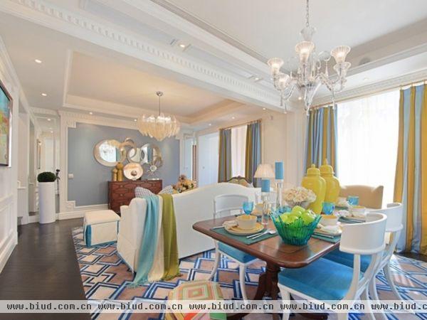 150平跃层三居,现代乔治亚风格,既有巴洛克的曲线形态，又有洛可可的装饰要素，这种风格是集大成的一种风格特征。家装主要色调是蓝色、白色、黄色。