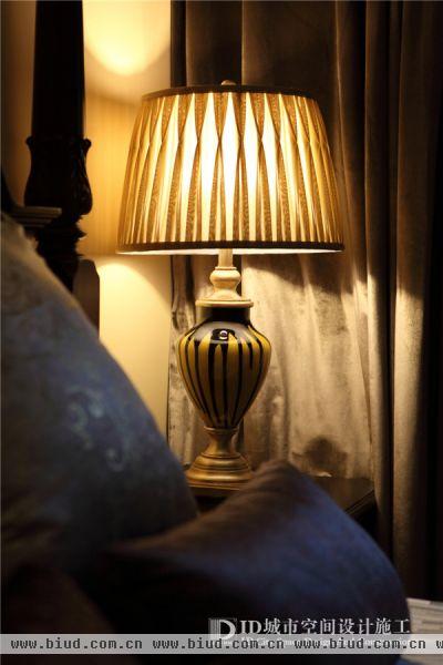 复古风床头台灯玻璃灯罩图片