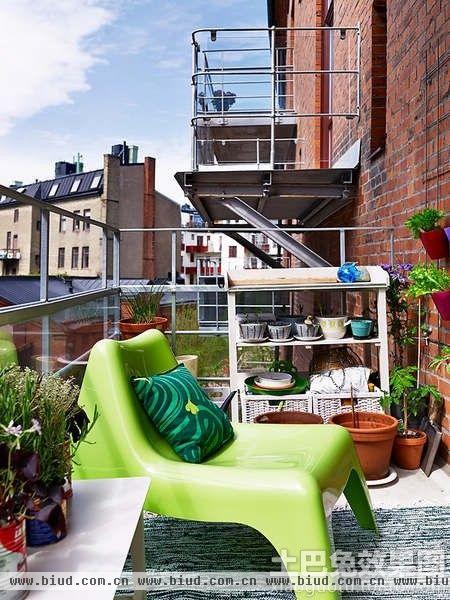 小户型露天阳台休闲椅装修效果图片
