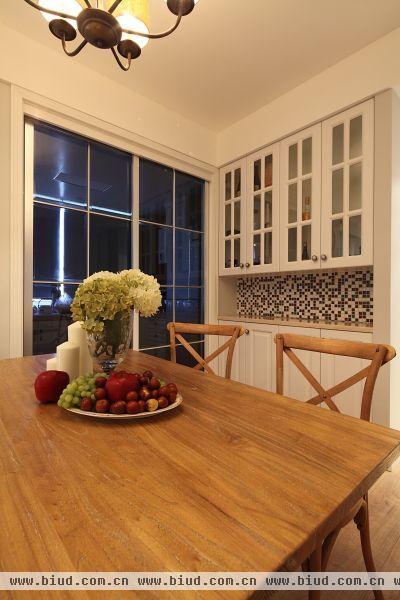 美式风格家具实木餐桌图片欣赏