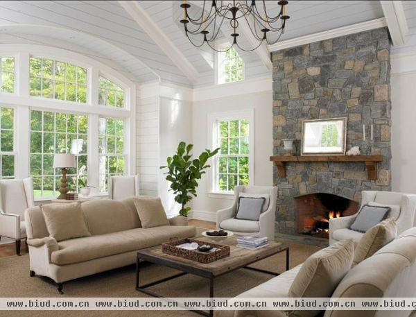 整个房间流露出一种清新，舒适的一种感觉，巨大的落地窗保证了采光的良好以及美好的风景，请大家慢慢欣赏这篇简约风格案例吧。