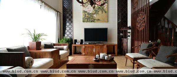 中式别墅客厅电视墙装饰画