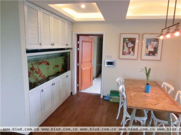 美式风格家居玄关壁挂式鱼缸图片欣赏