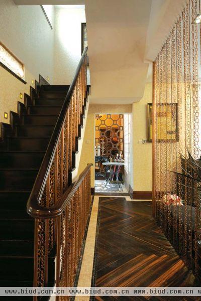 古典风格别墅实木楼梯装修图片欣赏