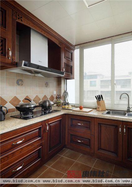 美式风格大理石台面厨房装修图