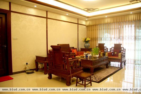 中式三居室客厅装修设计图片