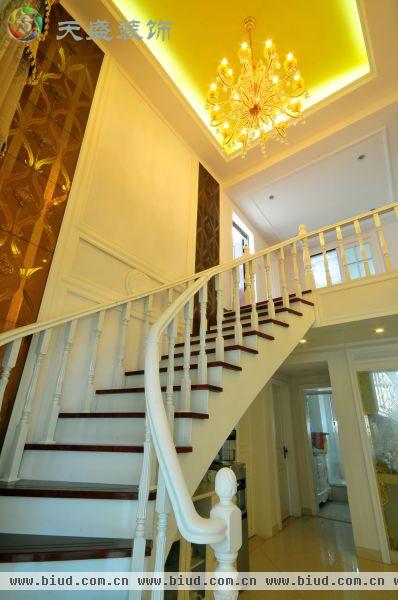 最新欧式别墅楼梯装修效果图欣赏