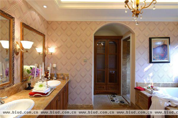 古典别墅一体式卫生间镜台设计图片