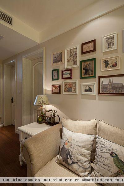 美式装修风格80平米两室一厅客厅照片墙效果图