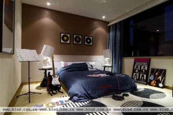 现代风格家庭卧室装修图2014