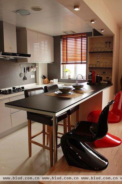 现代简约风格家庭厨房装修图片2014