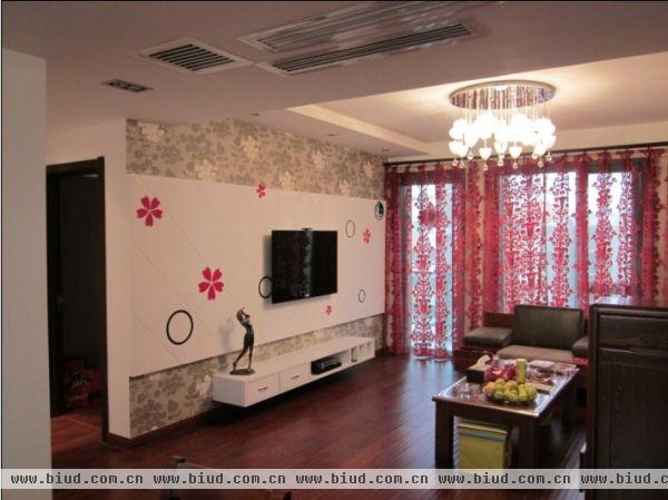 现代简约风格两室两厅客厅电视背景手绘墙装修效果图