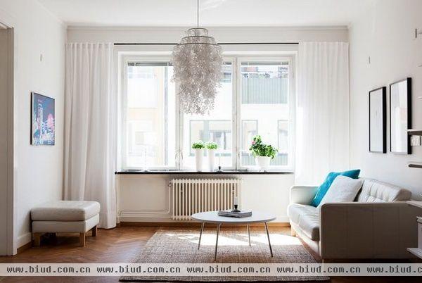 本案位于瑞典始建于1927年的老房子，住房面积为79平米，经改造后厨房为智能和开放式的厨房，很现代很小清新的住宅，非常适合时尚小清新年轻人住。