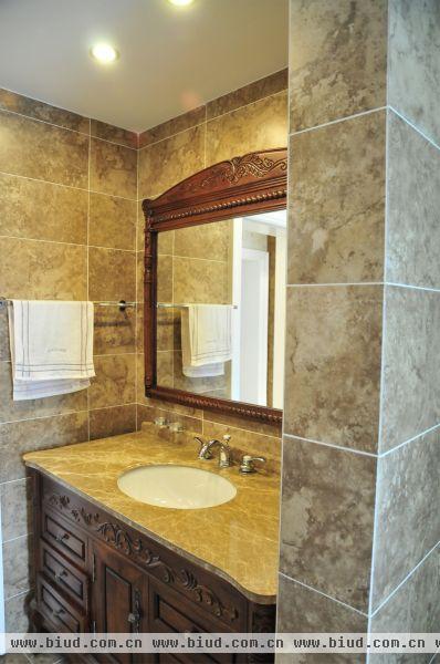 美式家庭卫生间整体浴室柜效果图