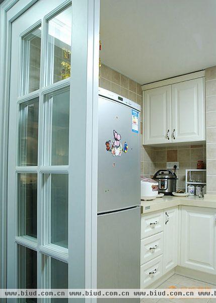 现代美式风格厨房隔断门设计效果图