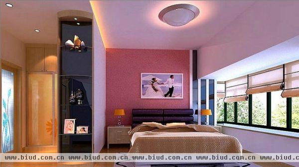 粉色调的主卧室，装饰着温馨的空间。
