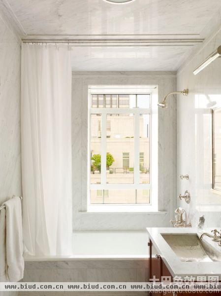 浴室白色窗帘装修效果图