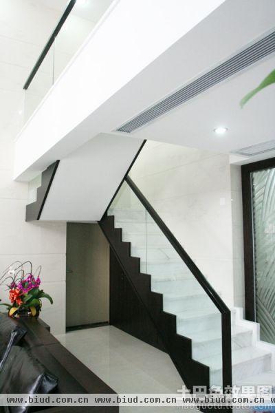 现代风格复式户型楼梯装修图