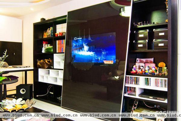 为了让空间显得透些亮点，柜子上用了烤漆玻璃把电视藏在里面，既特别又让空间看起来更整洁！