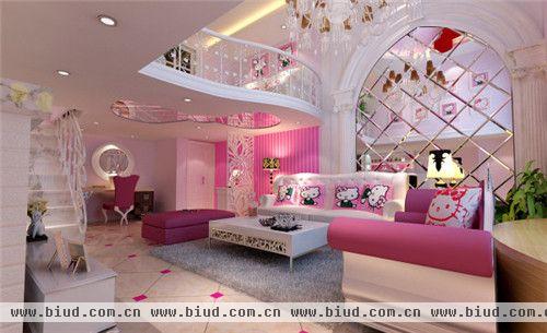 客厅kitty的吊顶是整个房间最有特色的地方。淡粉色的墙漆再配上高贵典雅的水晶吊灯，将整个房间的贵族气质显现得淋漓尽至。