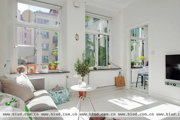 小空间的温馨舒适 绿植点缀单身住宅