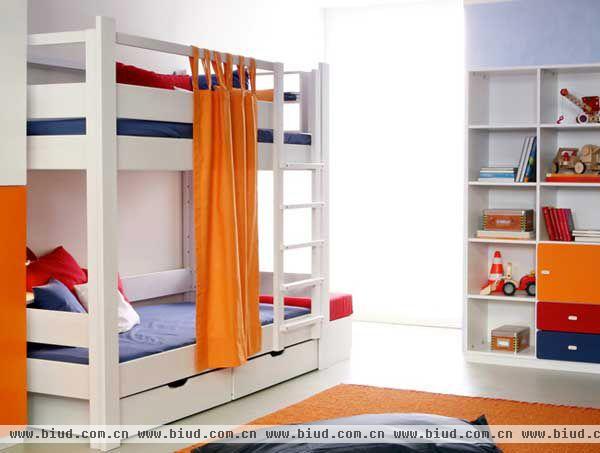 节省空间的上下床 精巧儿童房设计