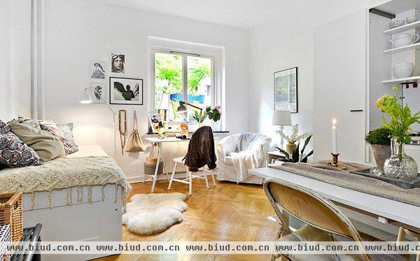瑞典的这间20平米单身公寓，挑战小空间的实用极致。平常一个人在家很少会料理满满一桌的菜，小厨房不仅不占空间，对单身公寓来说也比大厨房更加实用！小空间单身公寓该怎么规划呢？