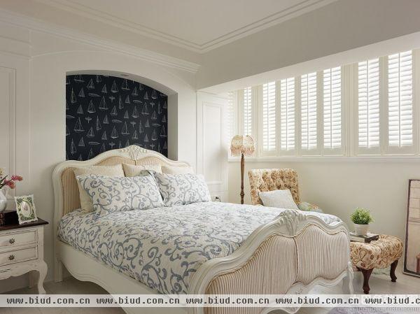 法式风格温馨卧室装修设计图片