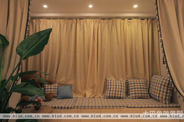 美式风格客厅飘窗窗帘设计