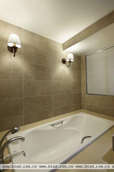 家居浴室瓷砖壁灯效果图