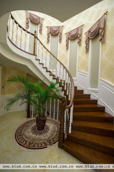 欧式风格家庭装修室内楼梯效果图