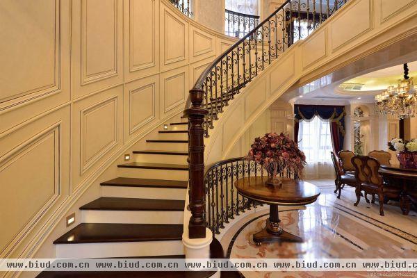 古典家居装修别墅楼梯图片欣赏