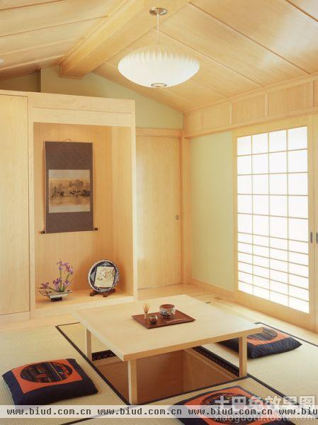 日式简约客厅榻榻米装修效果图片