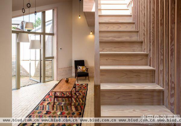 日式复式实木楼梯装修设计
