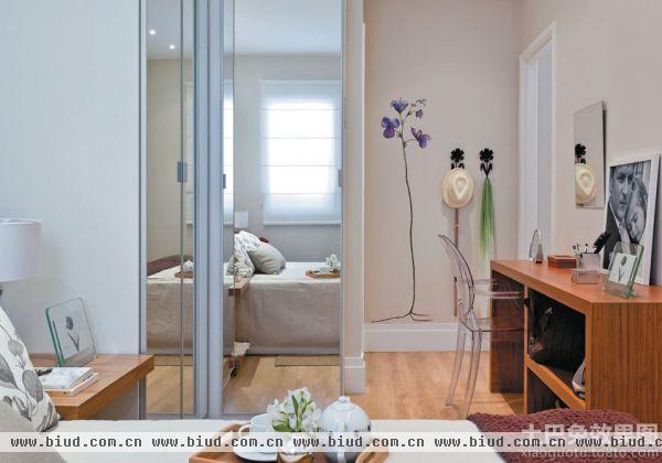 现代家居客厅与卧室隔断门效果图