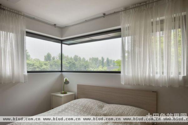 日式风格卧室窗户装修设计图片