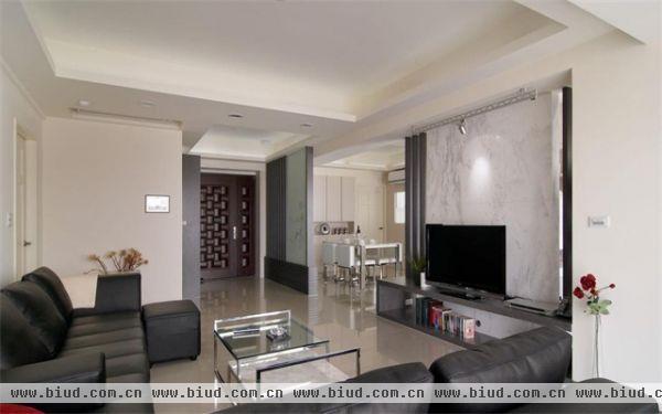 客厅背景墙色系和客厅整体环境的搭配相得益彰。