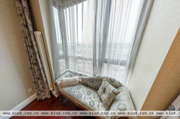 欧式风格卧室飘窗沙发效果图